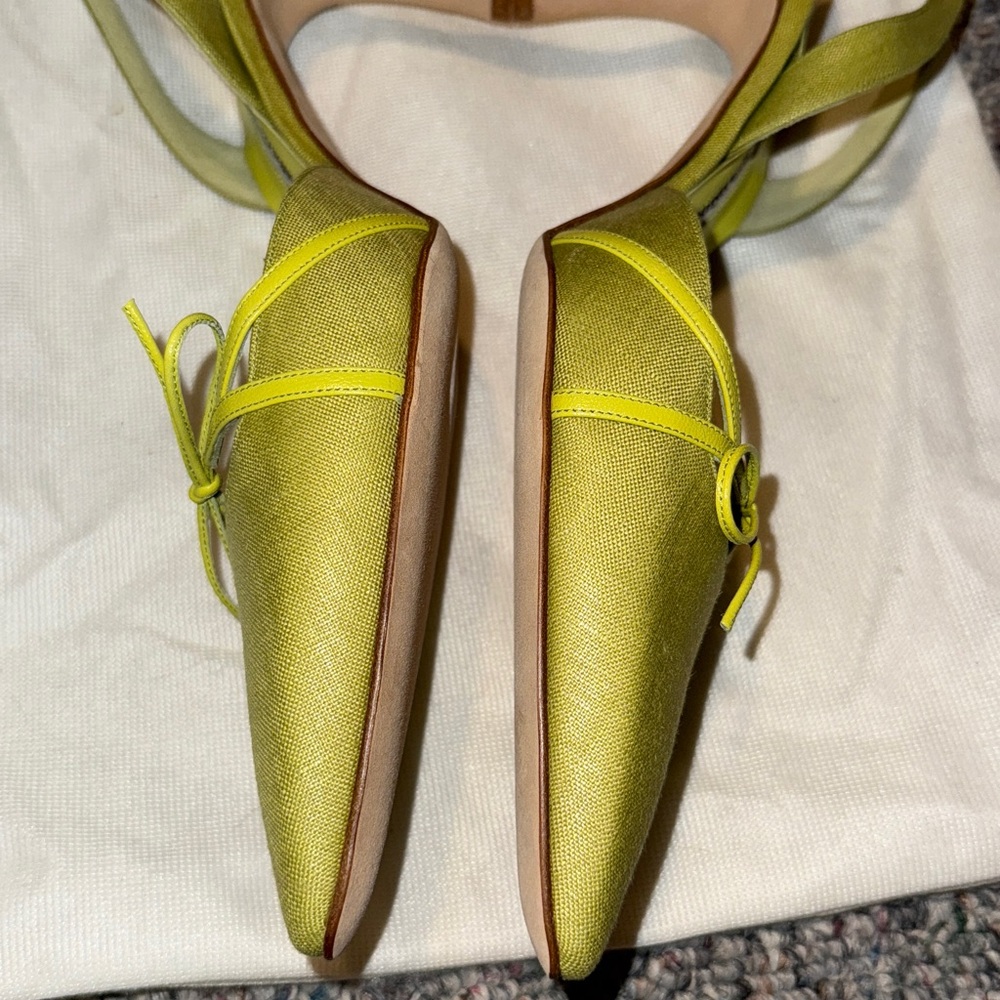 Manolo Blahnik Vibrant Green Pointed Heels - Picture 5 of 16